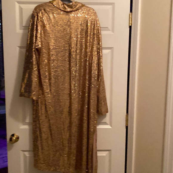 COPY - NWT Woman’s Lane Bryant Shimmering Gold Sequin Robe. - Picture 5 of 6